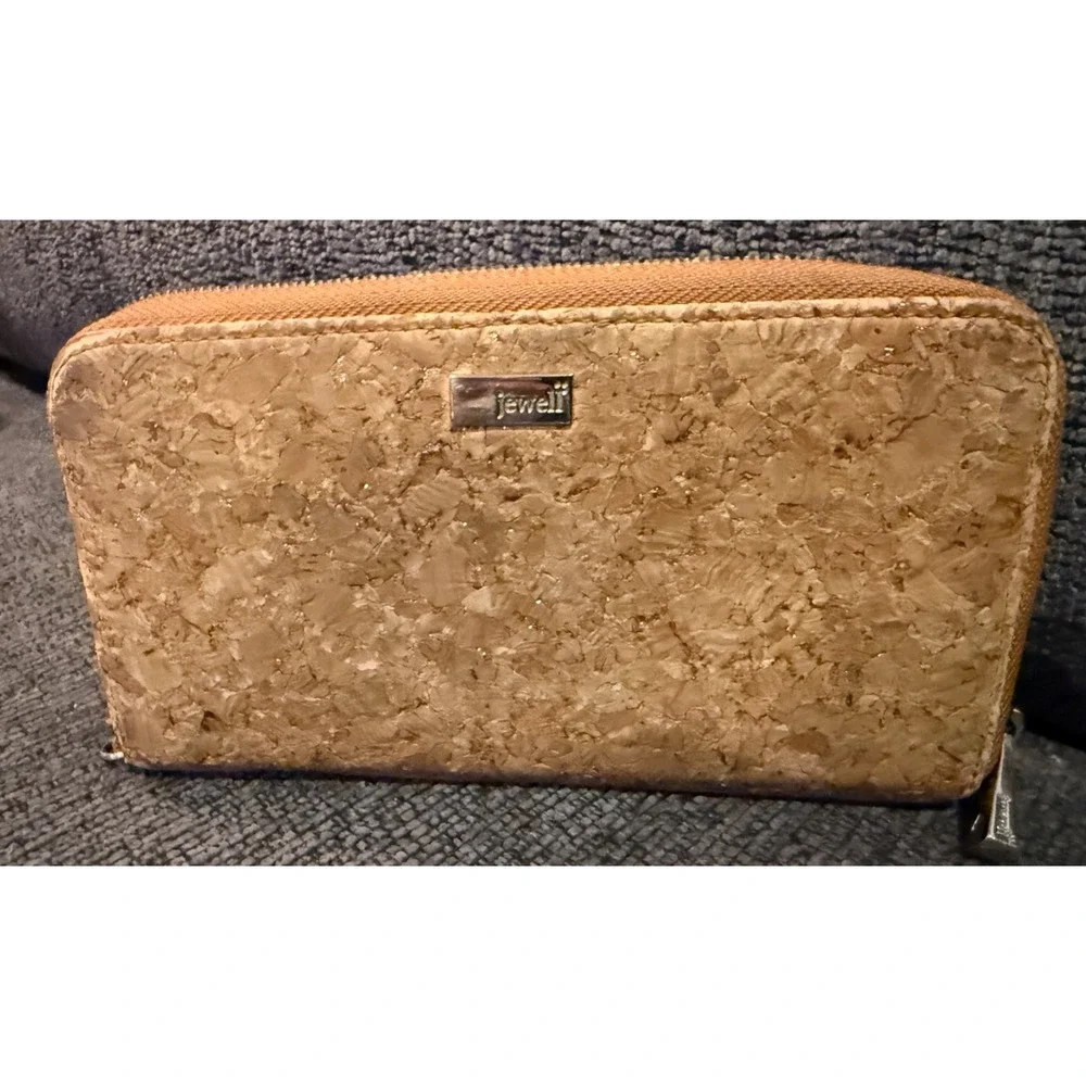 Jewell  By Thirty One  Tan Metallic Cork  Wallet EUC
